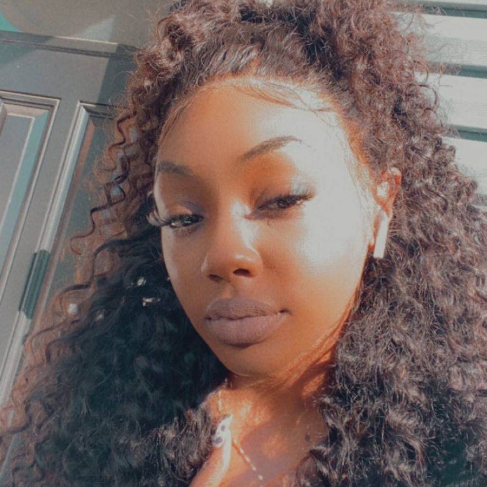 Meet your Posher, Kayla